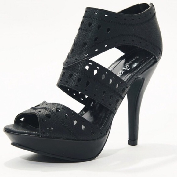 Charming Charlie Shoes - CHARMING CHARLIE ‘Jasmine’ Laser Cut Pump